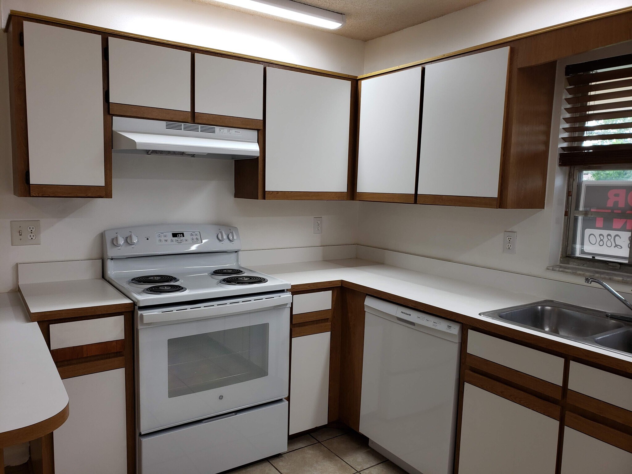 Building Photo - 41 Hydrangea Ln