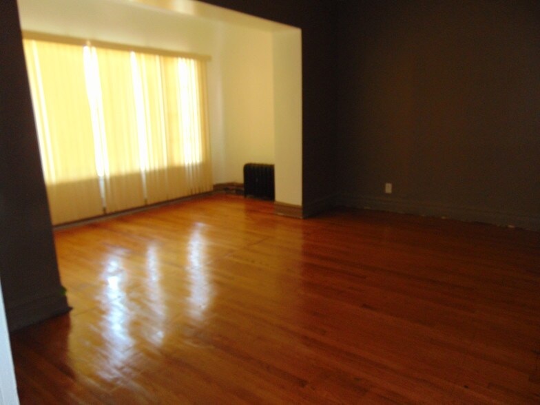 Building Photo - 7637 S Eberhart Ave