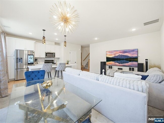 Building Photo - 44 Leahy Dr
