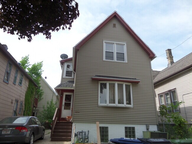 Building Photo - 929 E Clarke St