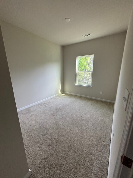 Building Photo - Room in Townhome on Beeler Ln