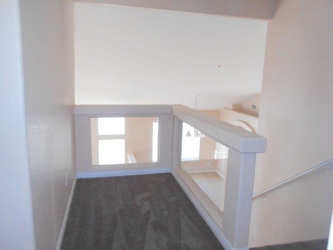 Building Photo - Spacious 4 bedroom Home Located in the Desirable Area of Henderson!