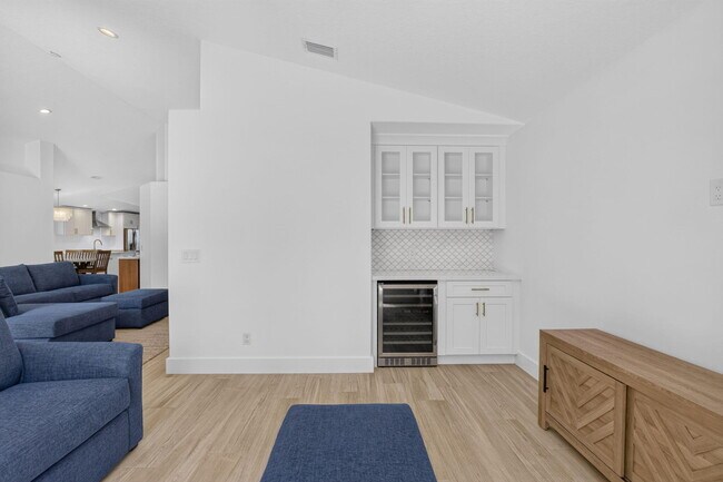 Building Photo - 621 Anchor Point