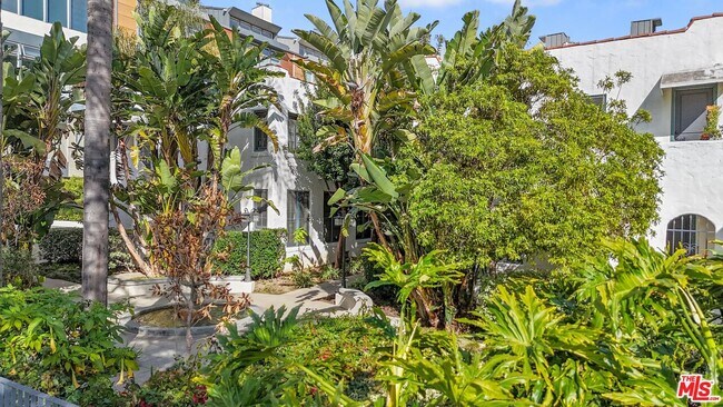 Building Photo - 1250 N Harper Ave