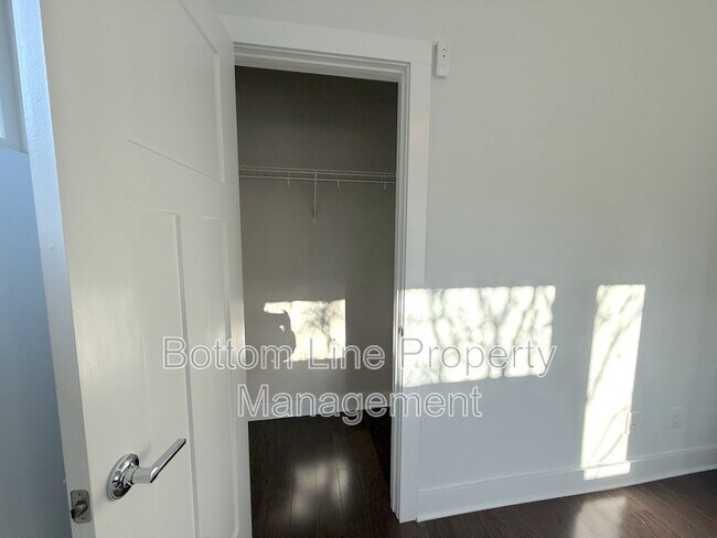 Building Photo - 118 W Poindexter Dr