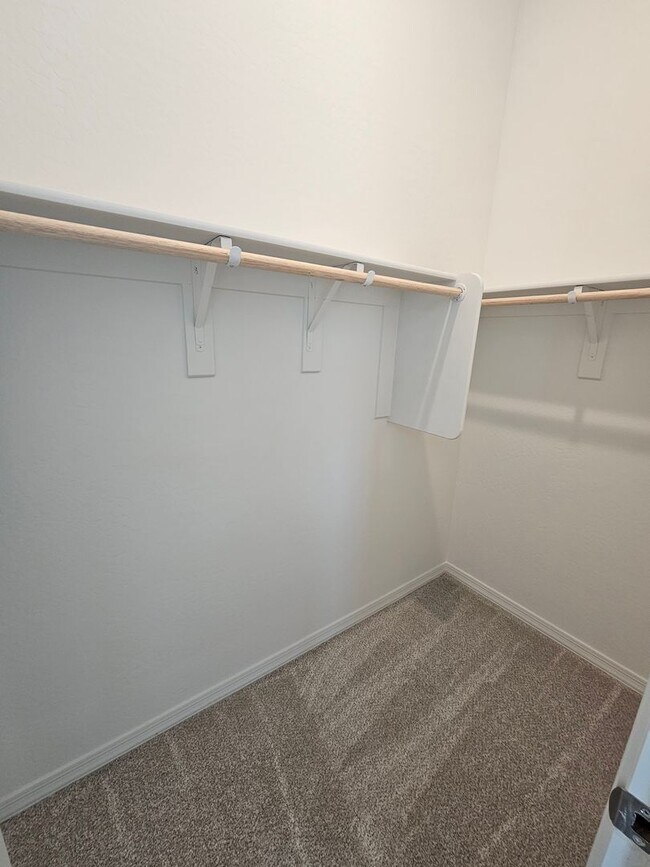Building Photo - Wonderful new build with family fun amenities