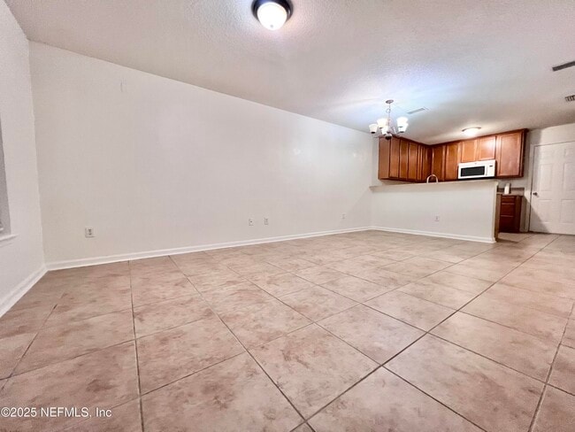 Building Photo - 302 Cherry Way