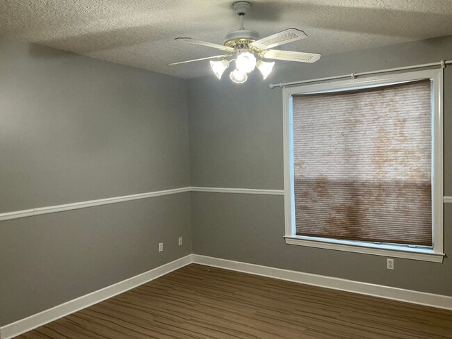 Building Photo - Beautiful Home!