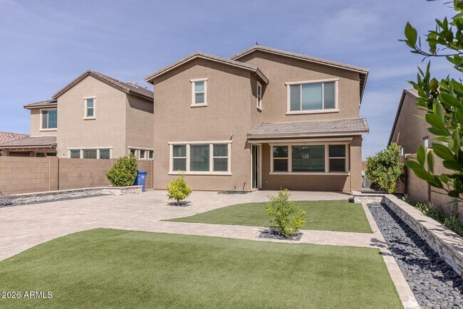 Building Photo - 9115 W Glenrosa Ave