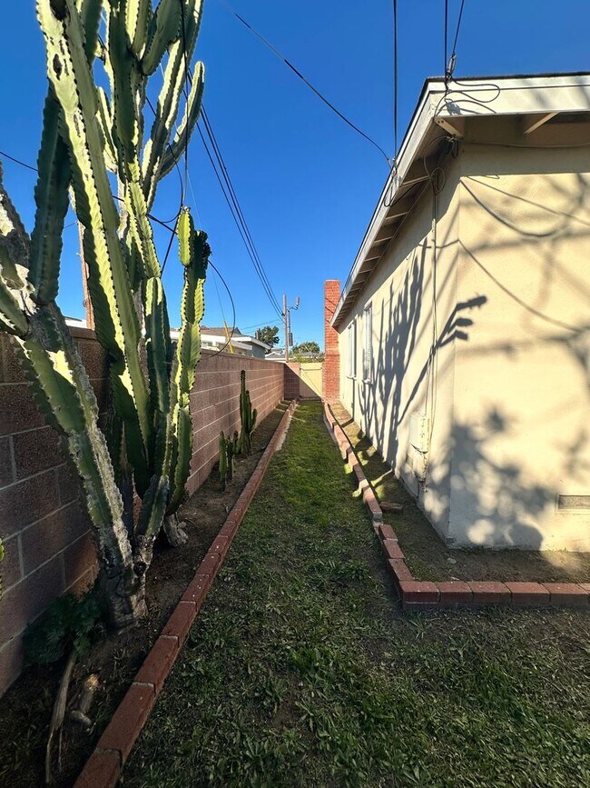 Building Photo - FOR RENT – Charming 3-Bedroom Home in South Torrance