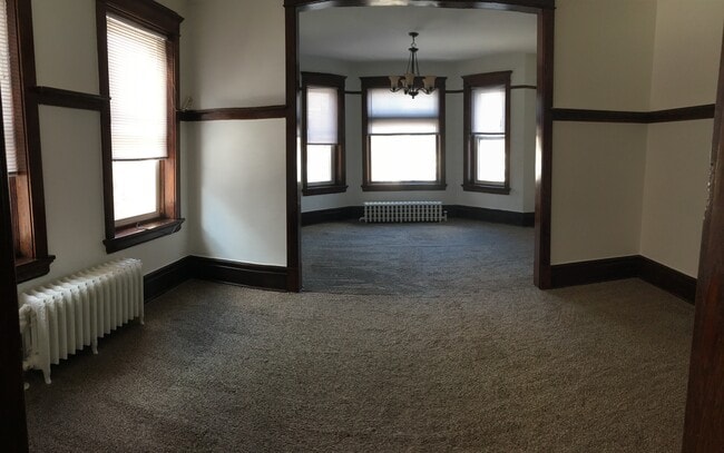 Living/Dining - 423 N 1st Ave E