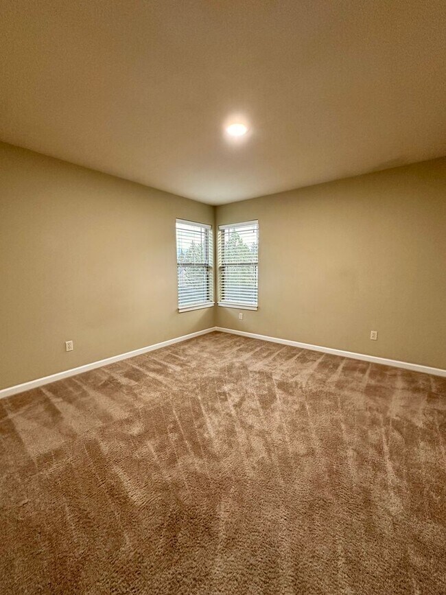 Building Photo - K1021