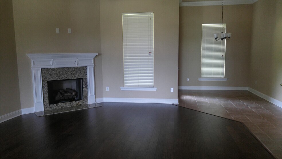 Building Photo - 742 Red Pine Dr