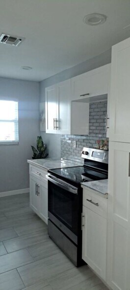 Building Photo - 14588 Canalview Dr