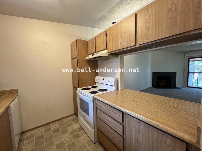 Building Photo - Auburn Retreat with Fireplace Condo Available!