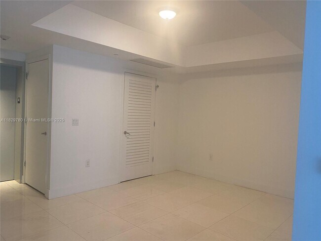 Building Photo - 1010 Brickell Ave