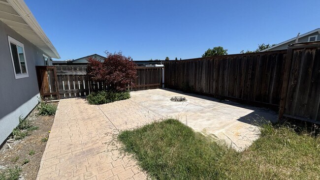 Building Photo - 8096 Juniper Ave