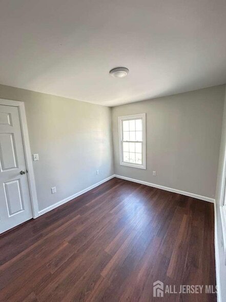 Building Photo - 8 Hampton St