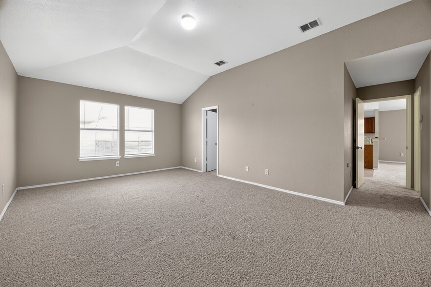 Building Photo - 1432 Oak Hollow Ln