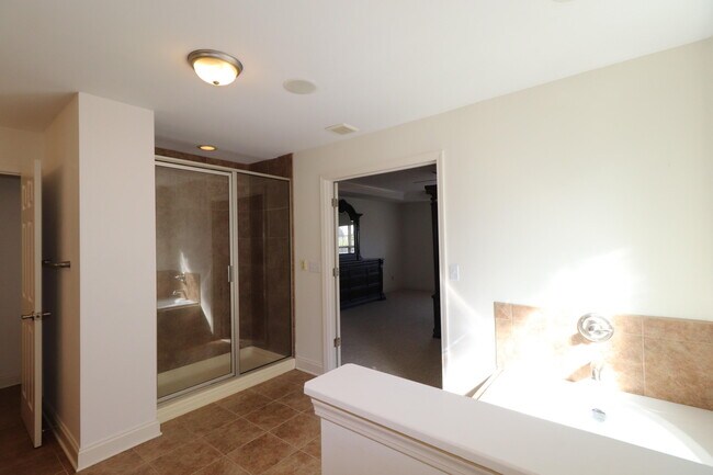 Building Photo - 417 Courchelle Dr