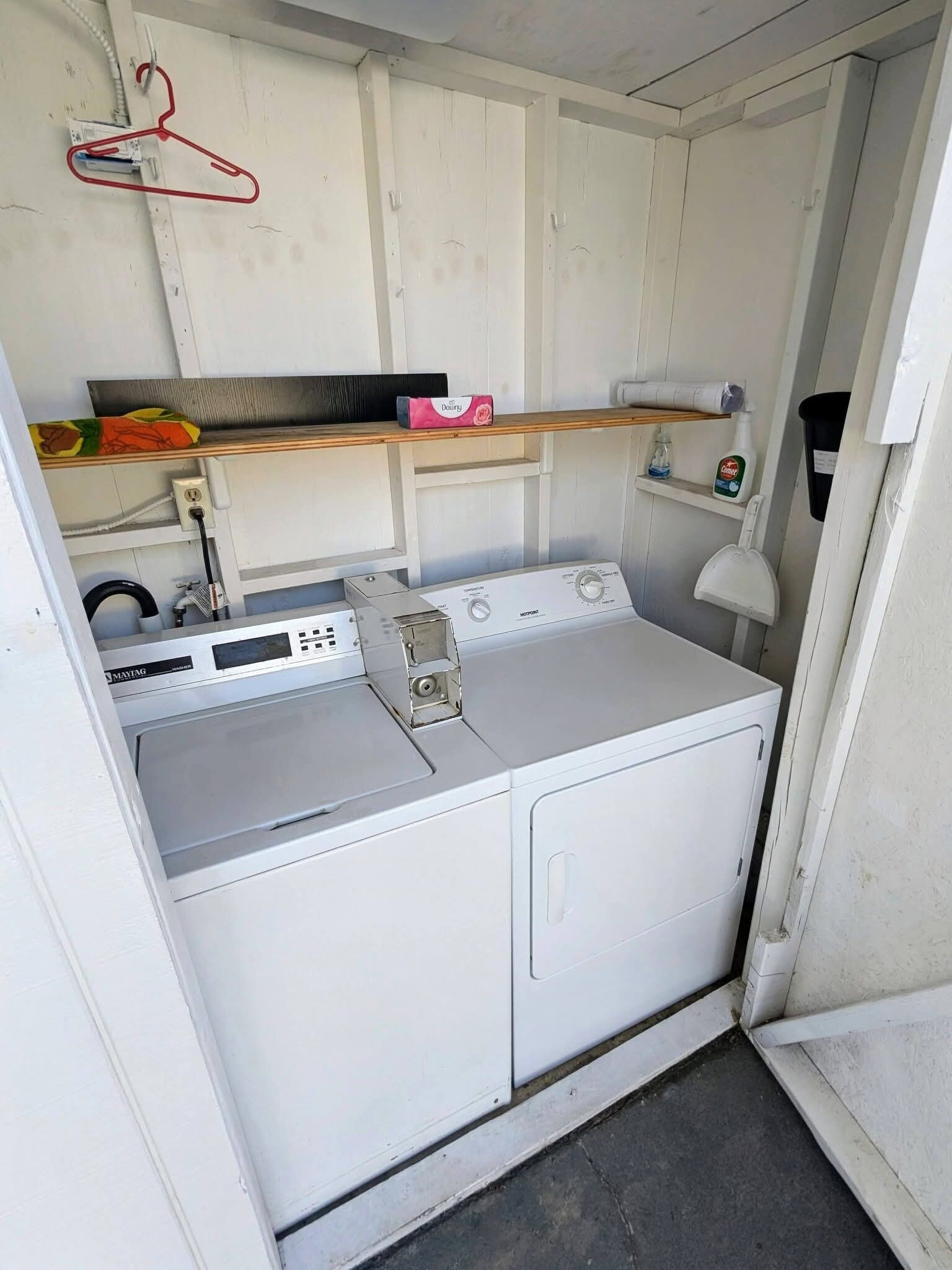 Building Photo - 209 10th St