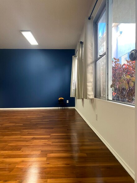 Building Photo - 911 N Harper Ave