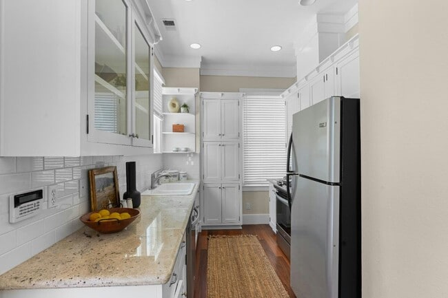 Building Photo - 449 J St