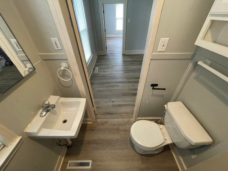 Bathroom - 631 S 16th St