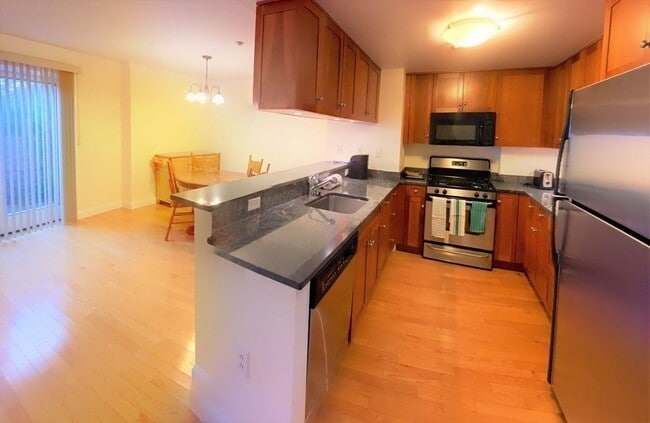 Building Photo - 2 St Paul St