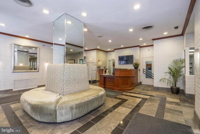 Building Photo - 2101 Chestnut St