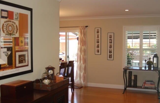 Building Photo - 1324 E Rose Ave