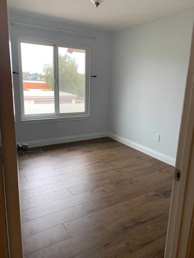 Building Photo - NEW! 3BD/2.5BA Townhome Available in Carls...