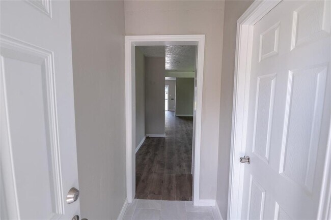 Building Photo - 200 W James Ave