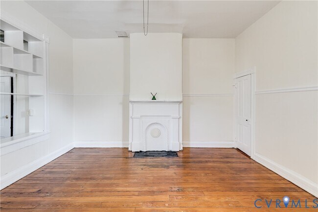 Building Photo - 430 S Pine St