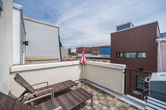 Building Photo - Modern Olde Kensington Home