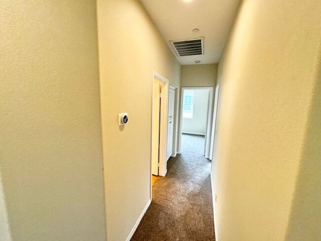 Building Photo - Three Story Condo for Rent Near Old Town T...