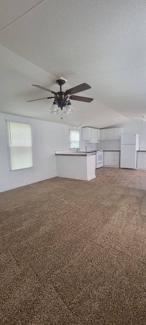 Building Photo - Ready to Move in