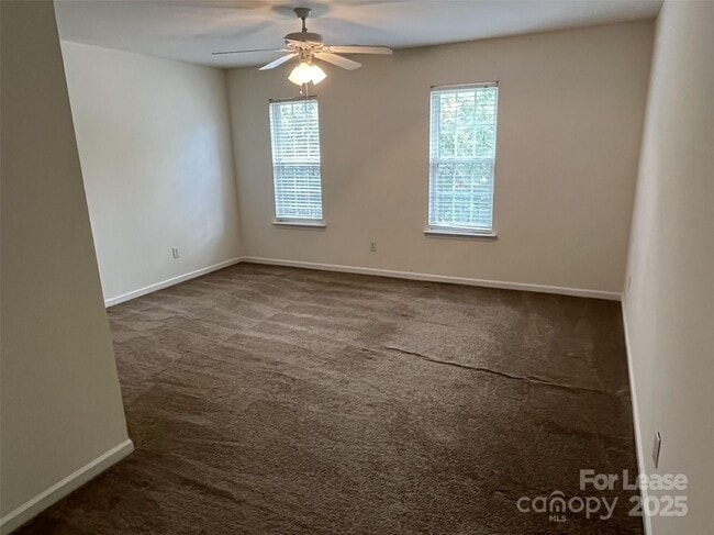 Building Photo - 688 Continental Dr