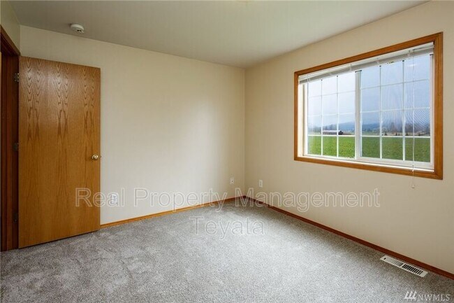 Building Photo - 214 Reeds Ln