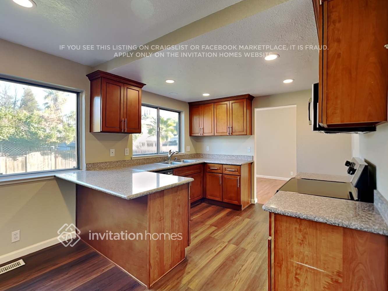 Building Photo - 437 Royal Oaks Dr