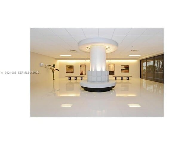 Building Photo - 1623 Collins Ave