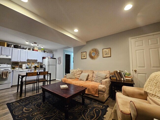 Living room/Kitchen - 1843 Lamont St NW