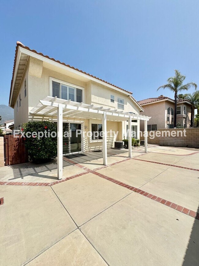 Building Photo - Ready to move in 4 bedroom 3 bath home with a loft and 3 car garage!