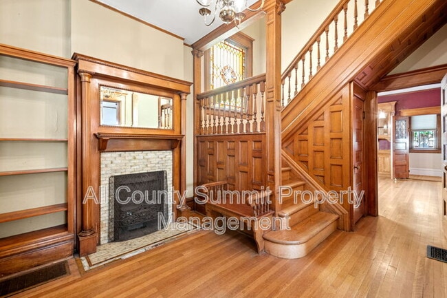 Building Photo - 1346 N Williams St