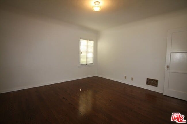 Building Photo - 1114 S Clark Dr