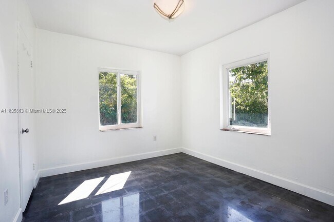 Building Photo - 6116 SW 46th Terrace