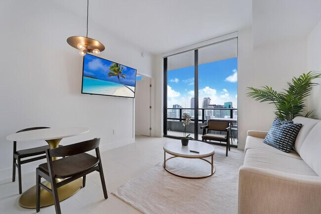 Building Photo - 215 SW 5th Ave