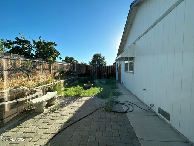 Building Photo - 559 Nader Wy