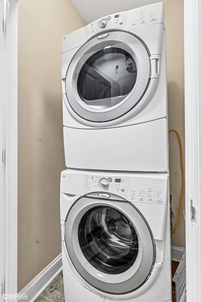 Building Photo - 2617 W Evergreen Ave