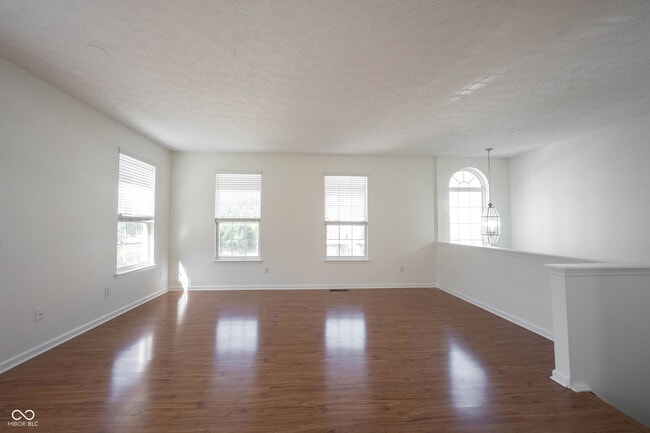 Building Photo - 9009 Mercer Dr